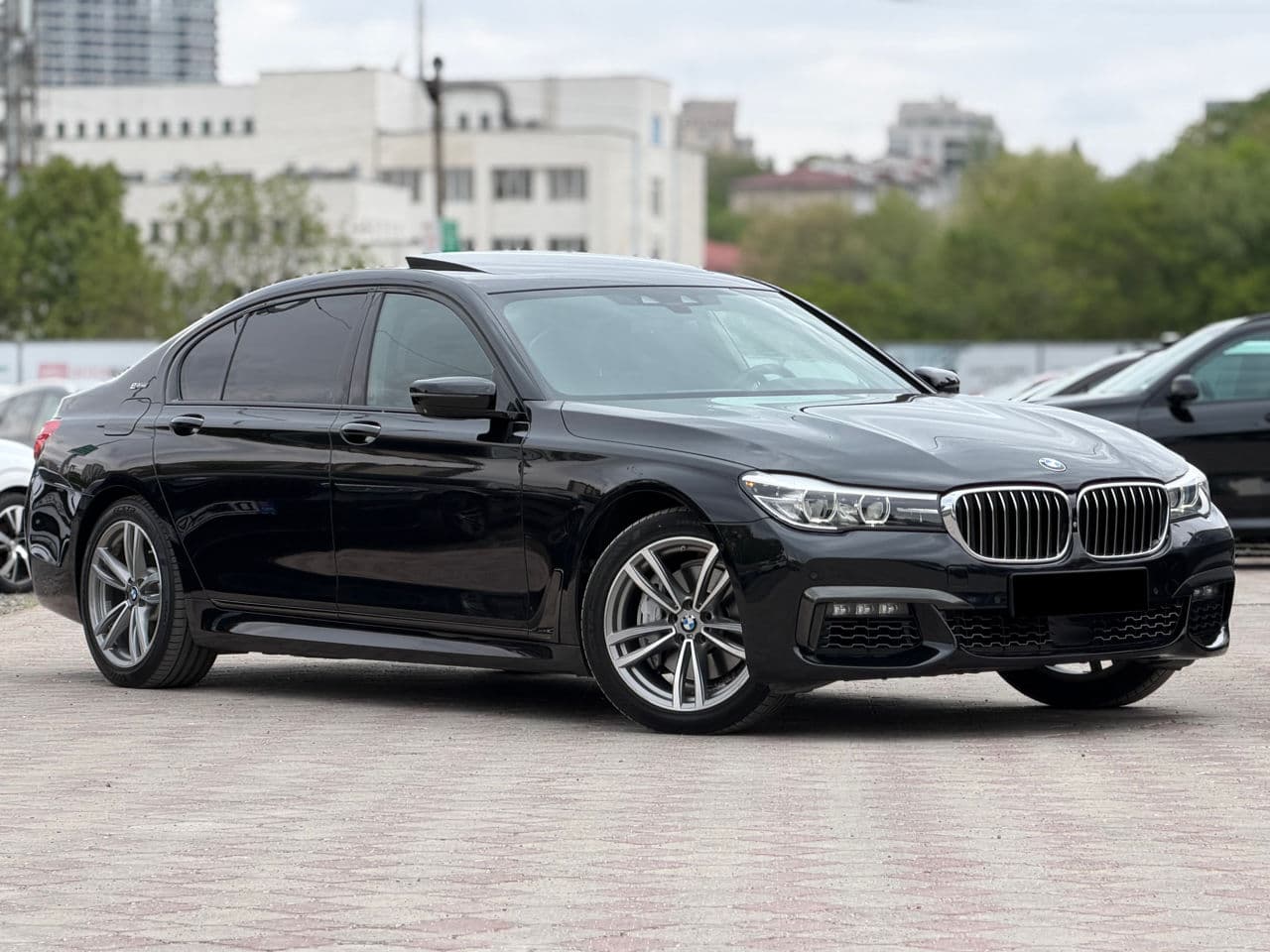 BMW 740e 2017 — Миниатюра 4