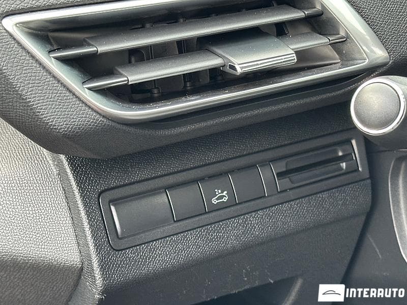 Peugeot 3008 2018 — Миниатюра 14