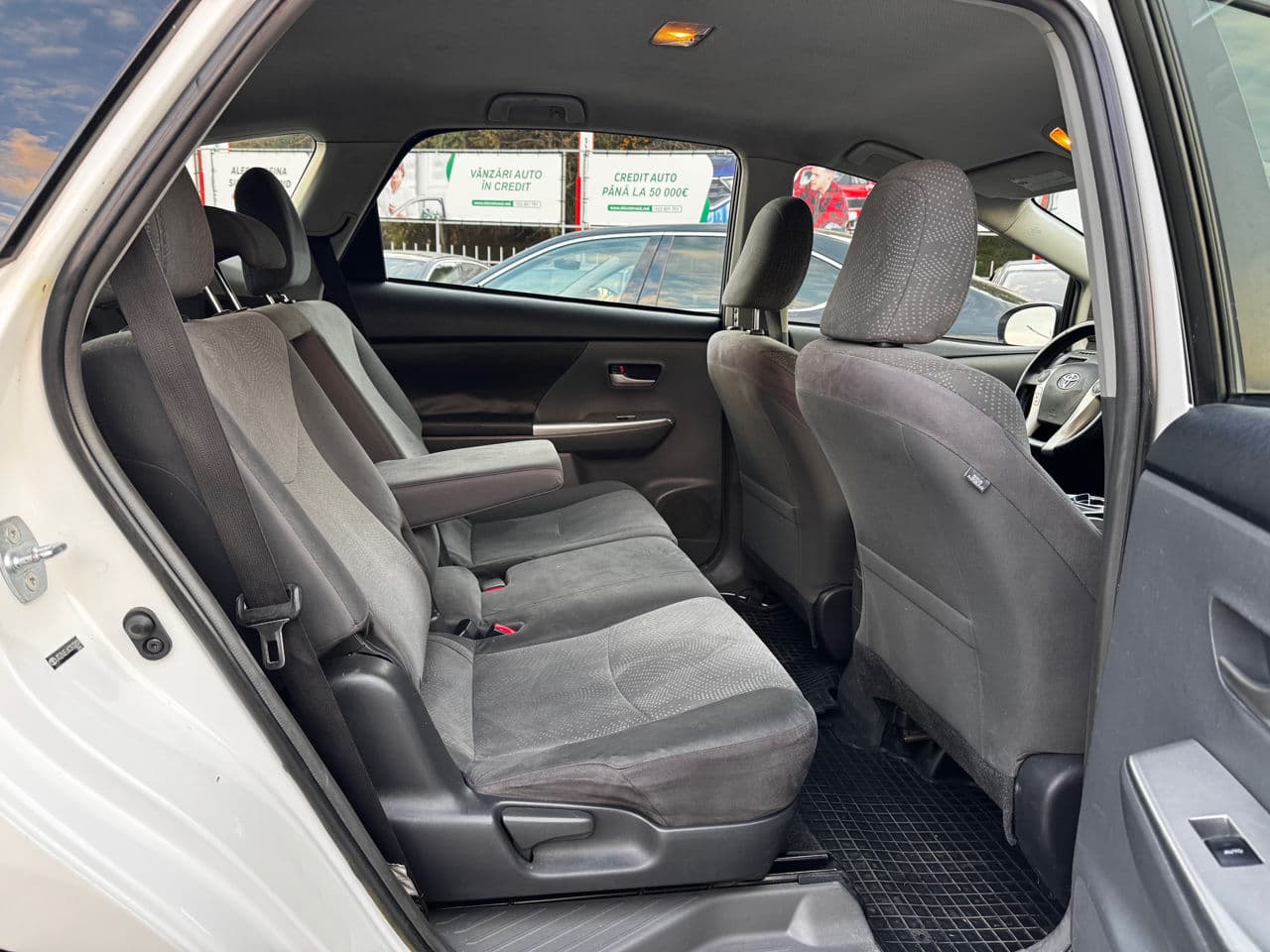 Toyota Prius Plus / V 2012 — Миниатюра 8