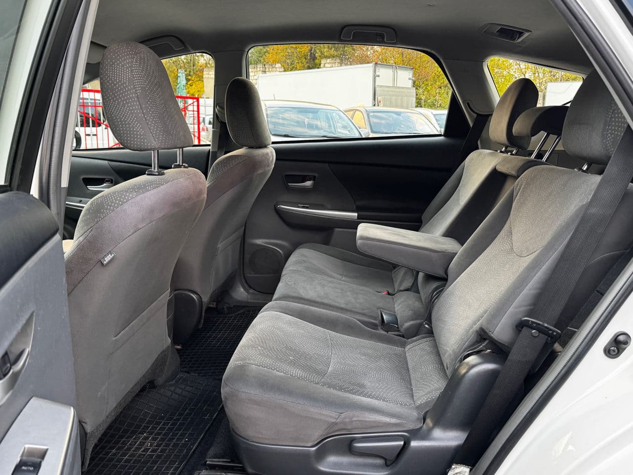 Toyota Prius Plus / V 2012 — Миниатюра 7