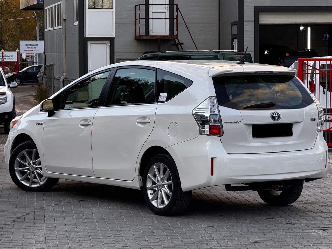 Toyota Prius Plus / V 2012 — Миниатюра 2