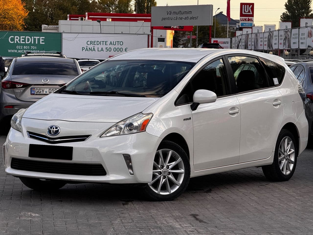 Toyota Prius Plus / V