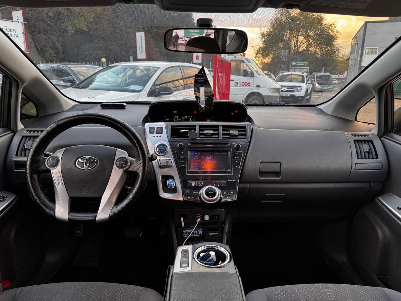 Toyota Prius Plus / V 2012 — Миниатюра 9