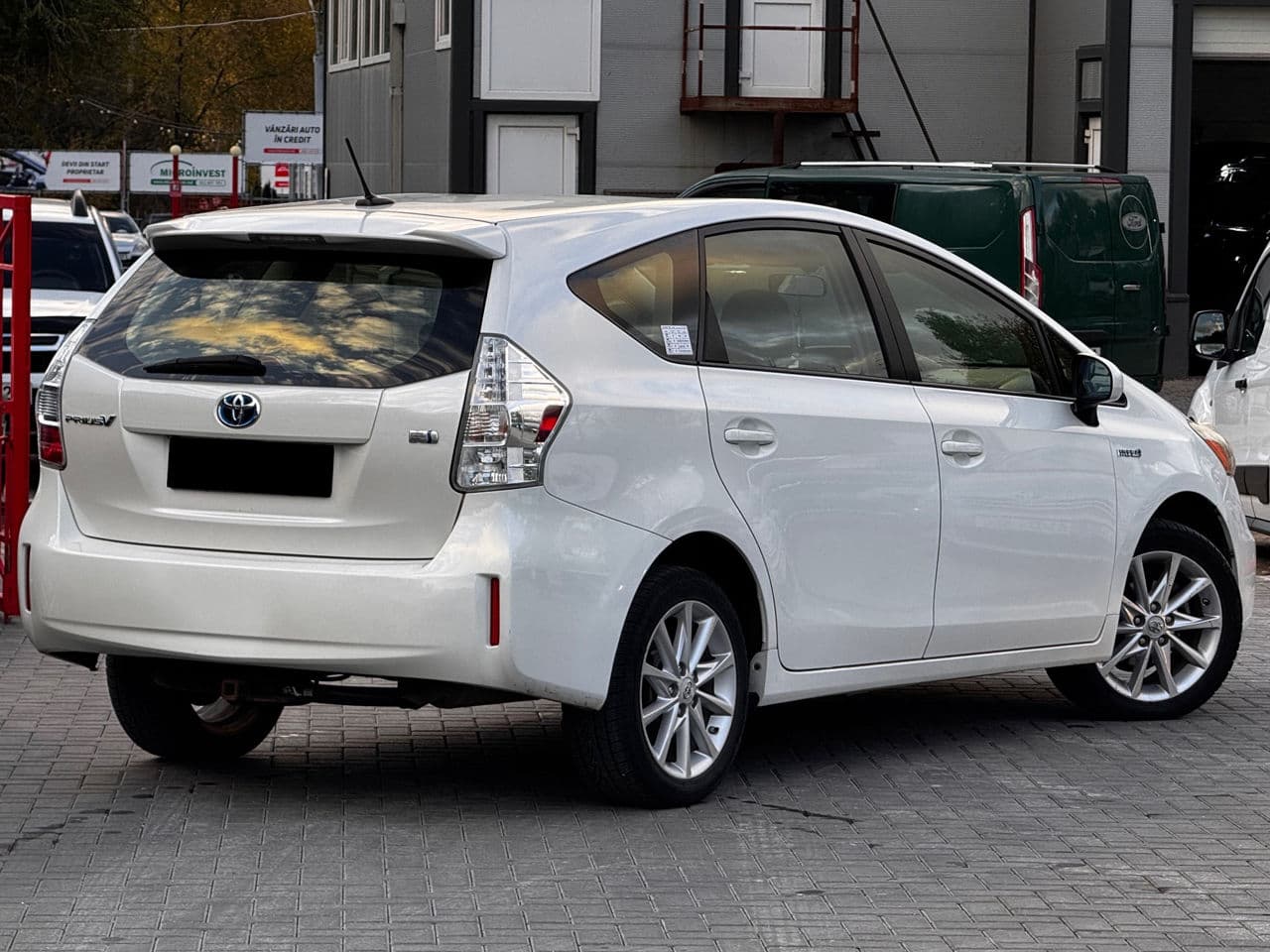 Toyota Prius Plus / V 2012 — Миниатюра 4