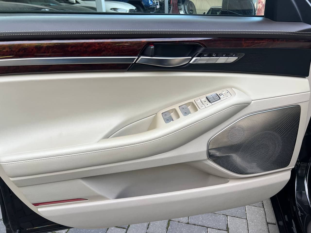 Hyundai Genesis 2018 — Миниатюра 6