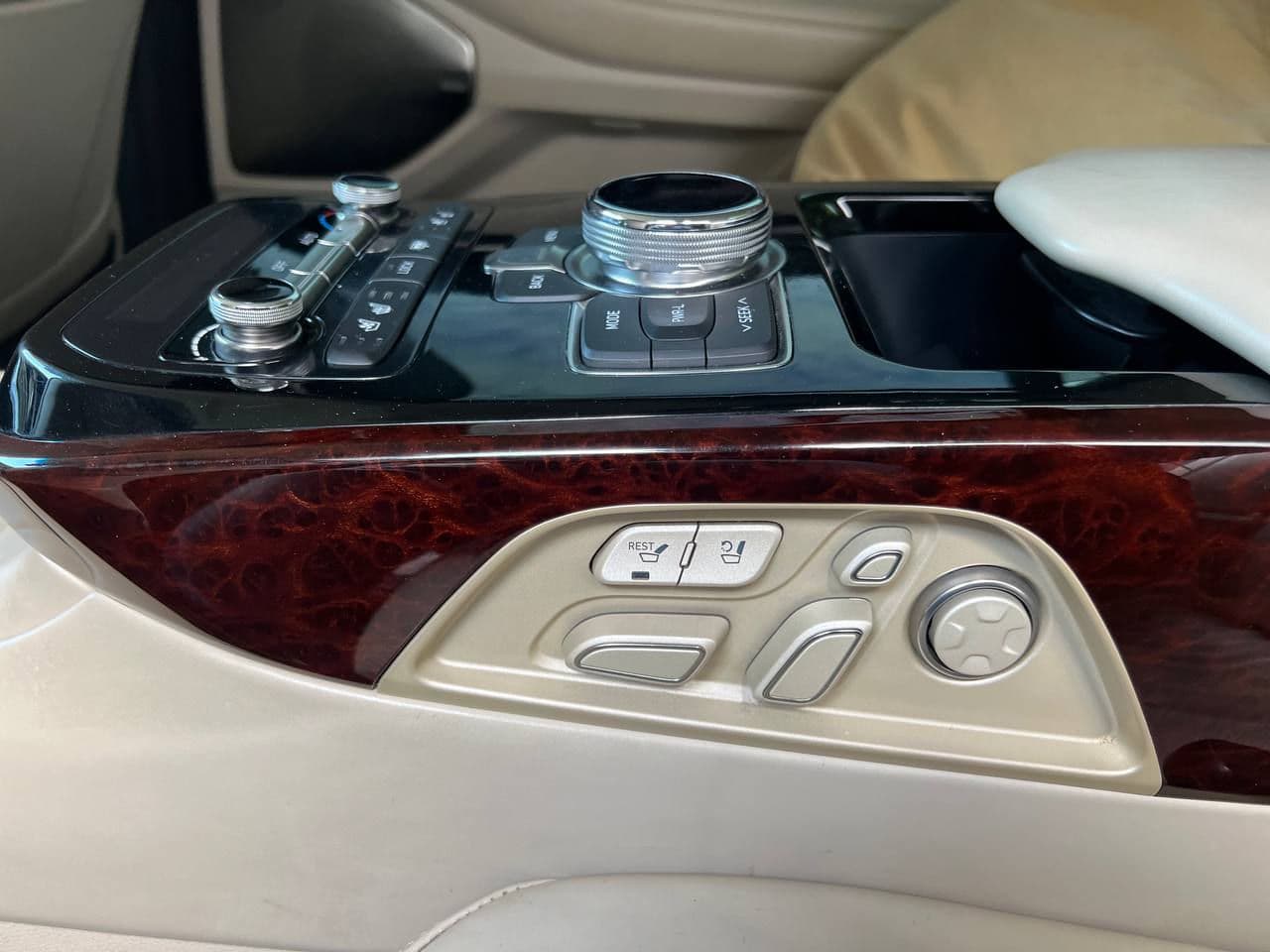 Hyundai Genesis 2018 — Миниатюра 24