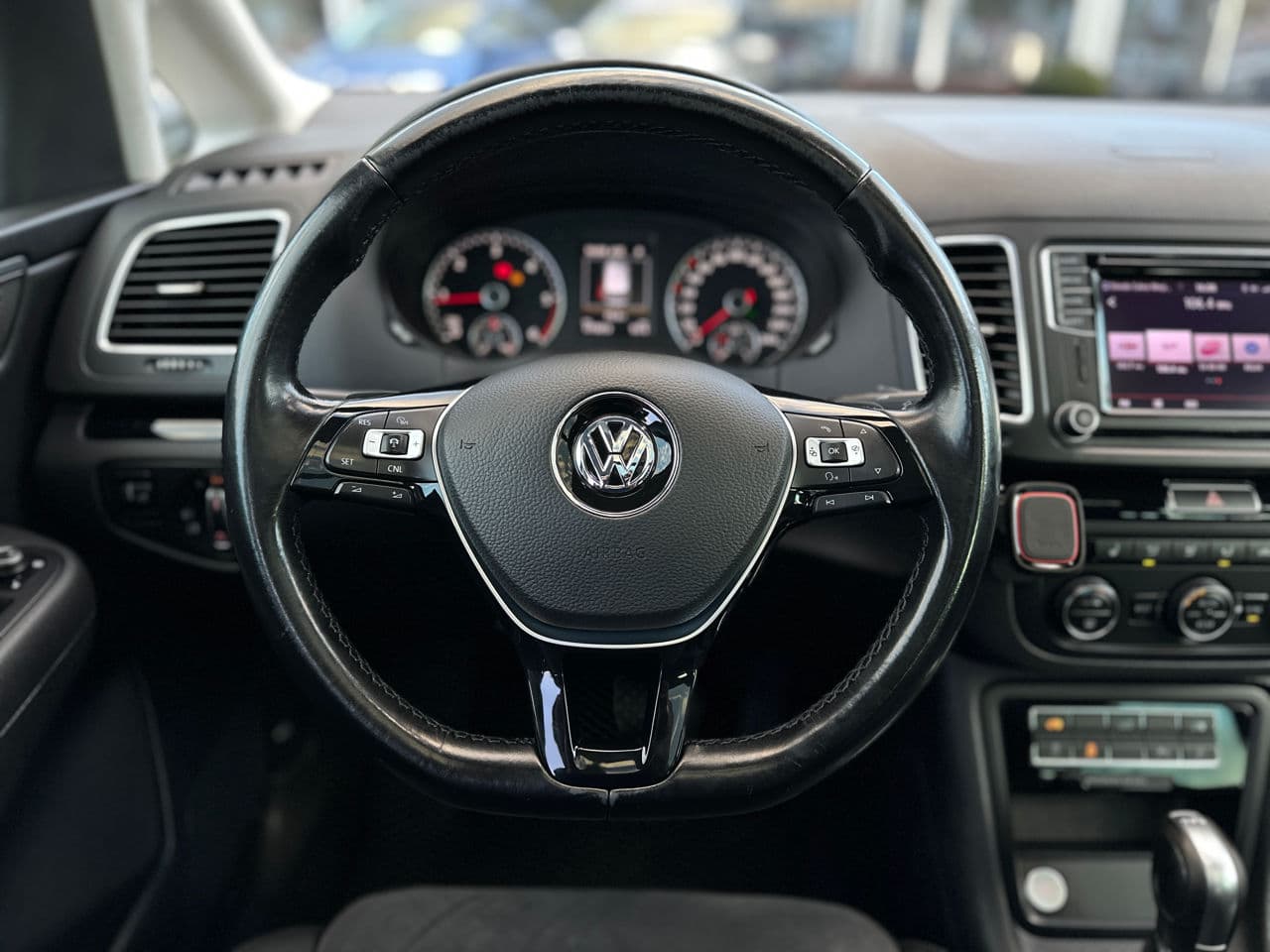 Volkswagen Sharan 2019 — Миниатюра 10