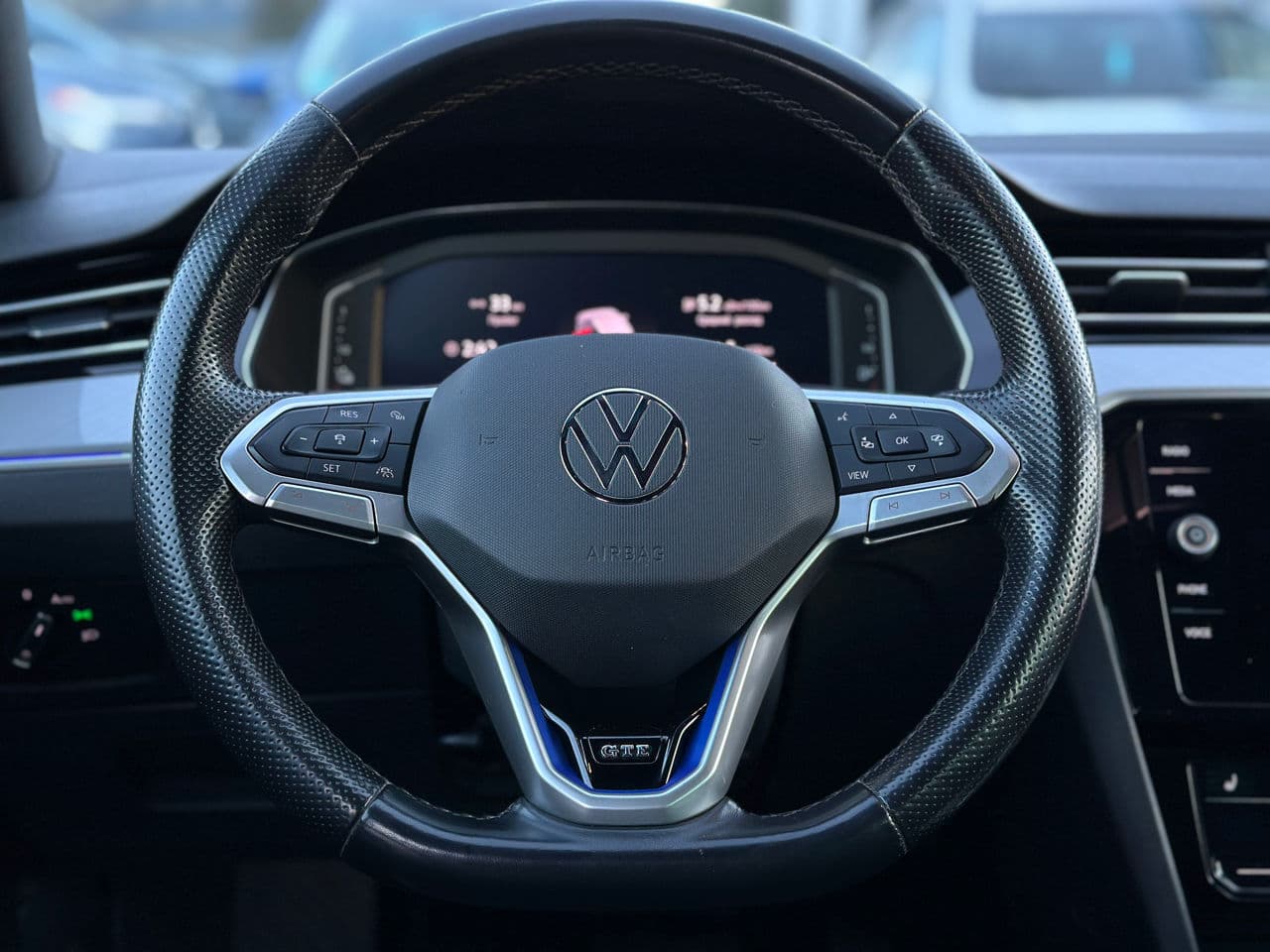 Volkswagen Passat GTE 2021 — Миниатюра 8