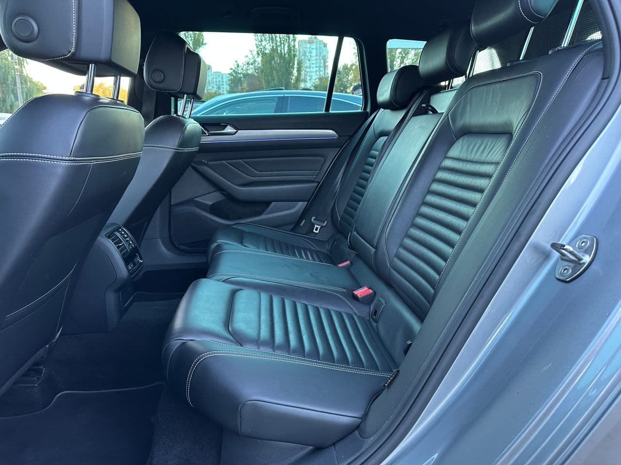 Volkswagen Passat GTE 2021 — Миниатюра 6