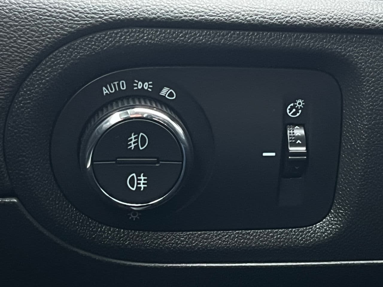 Opel Grandland X 2022 — Миниатюра 9