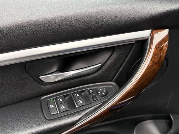 2016 BMW 330 — Miniatură 17