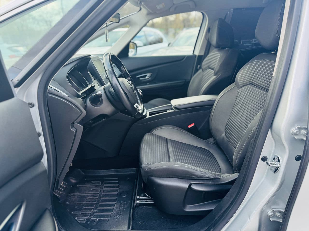 Renault Grand Scenic 2017 — Миниатюра 5