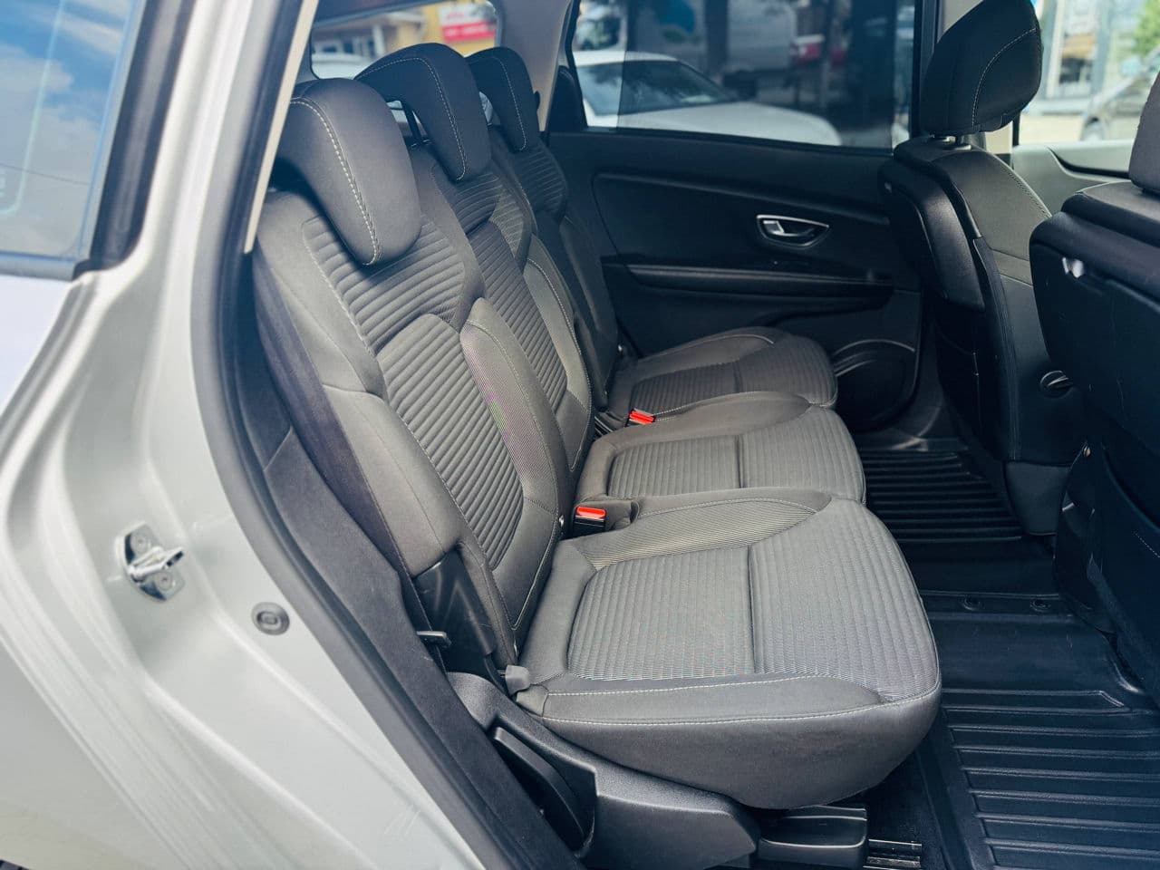 Renault Grand Scenic 2017 — Миниатюра 16