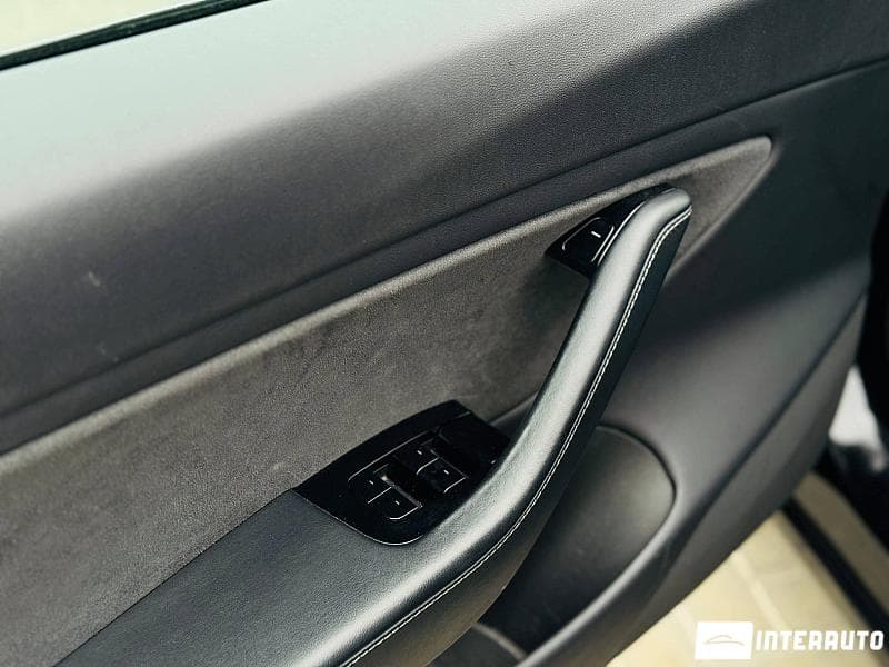 Tesla Model 3 2019 — Миниатюра 14