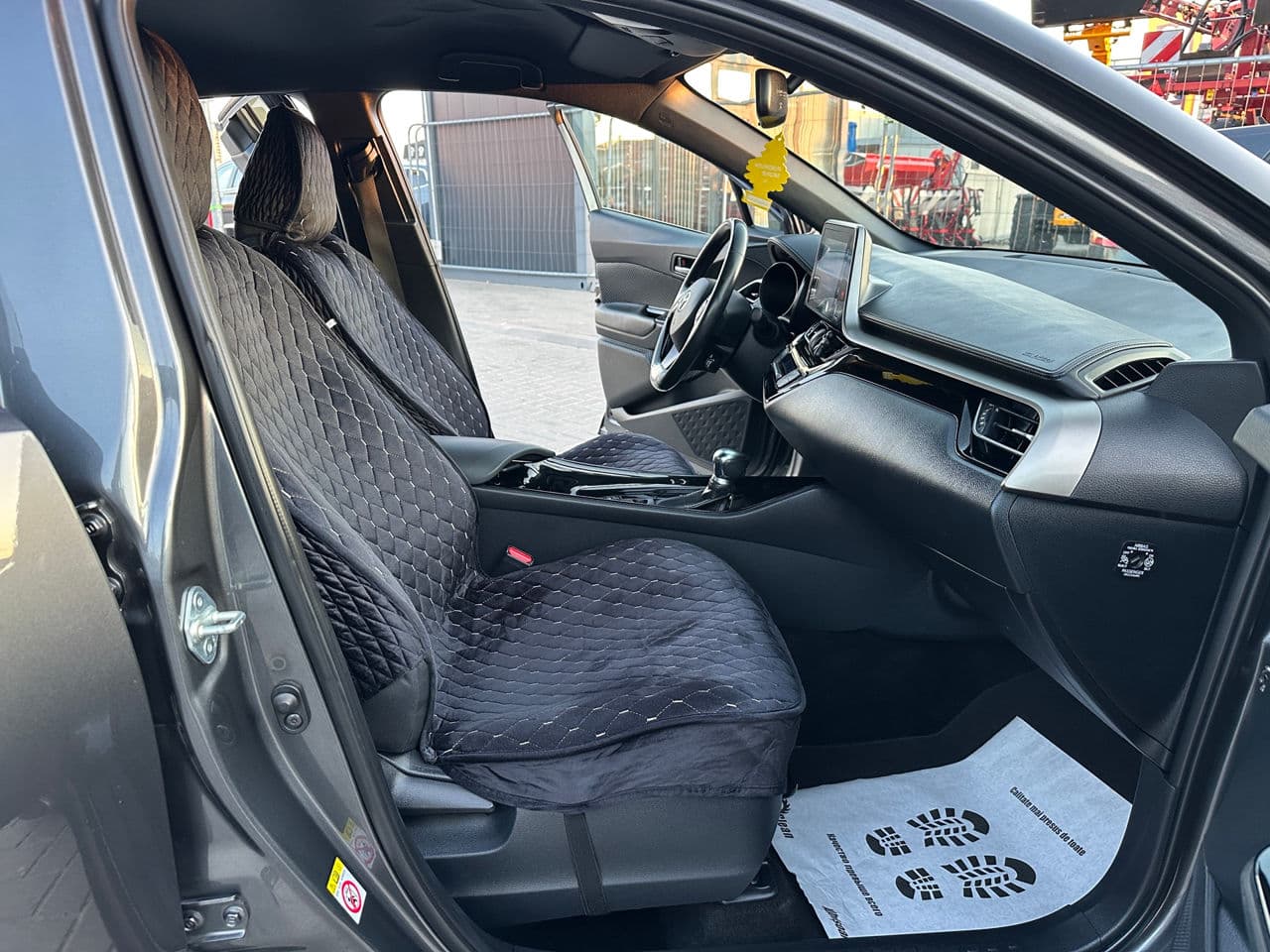 2018 Toyota C-HR — Miniatură 14