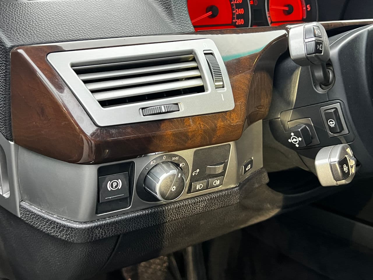 BMW 745 2005 — Миниатюра 11