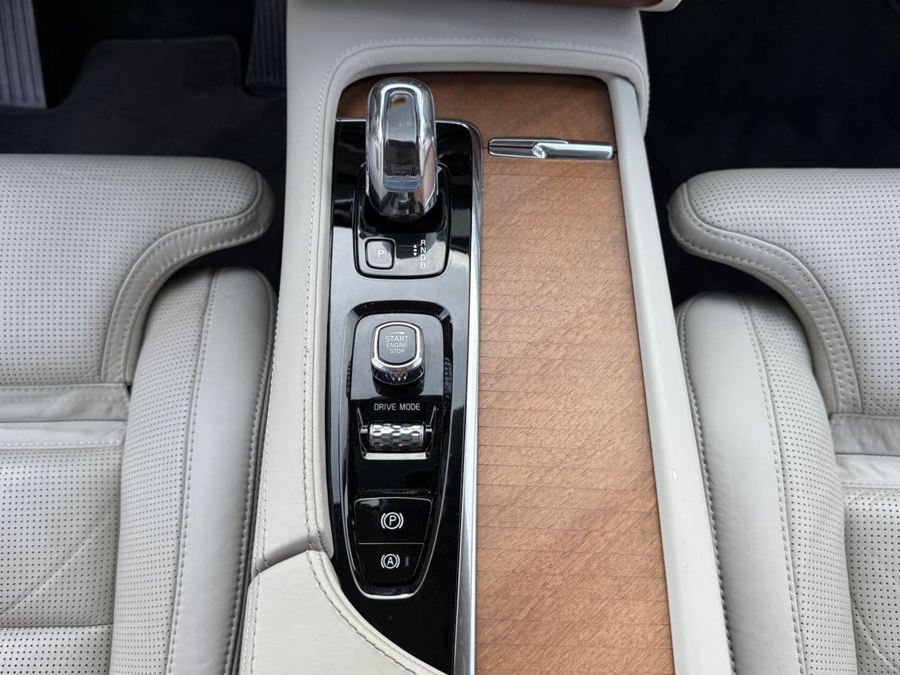 Volvo XC 90 2018 — Миниатюра 14