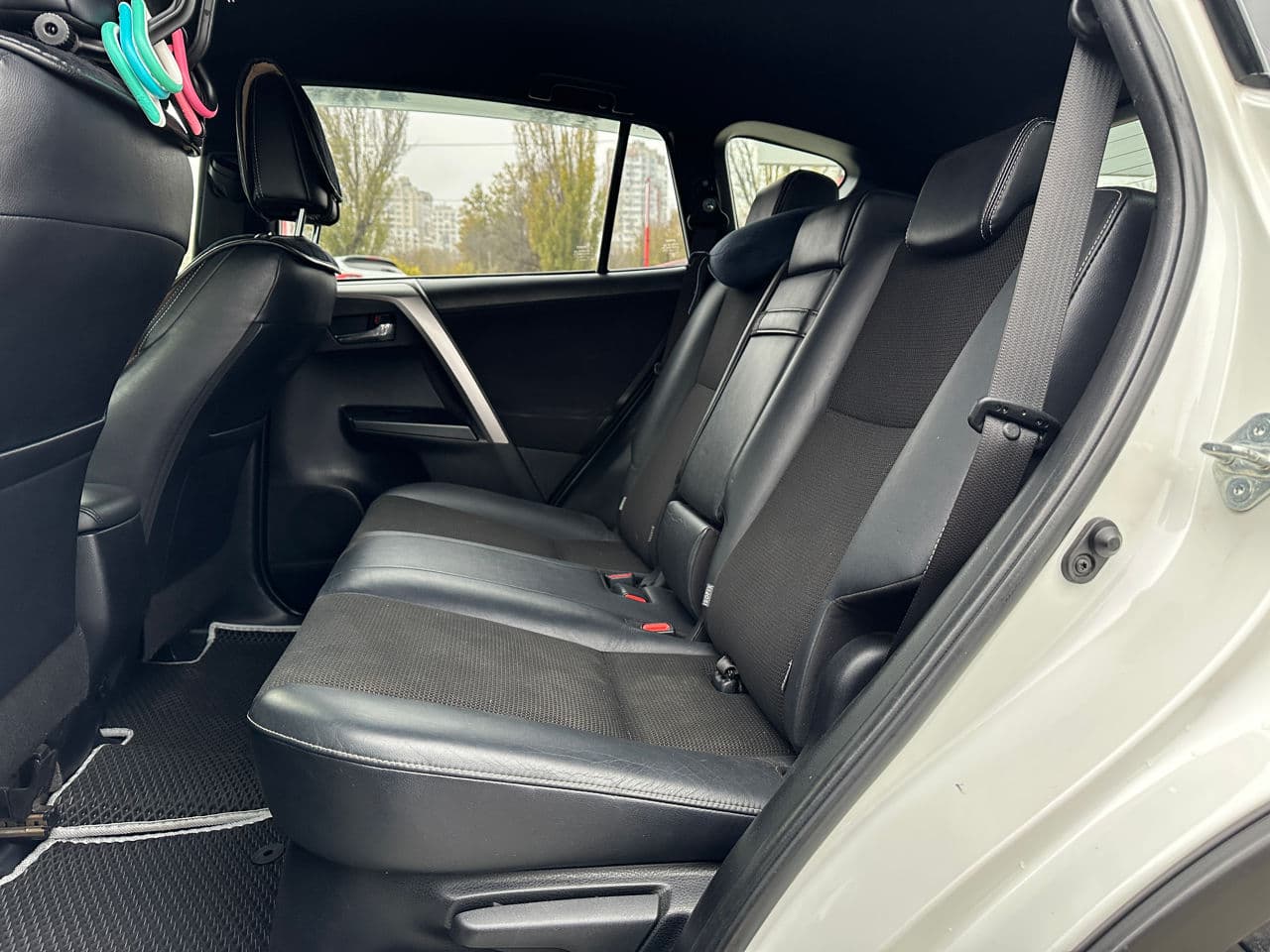 Toyota Rav-4 2016 — Миниатюра 15