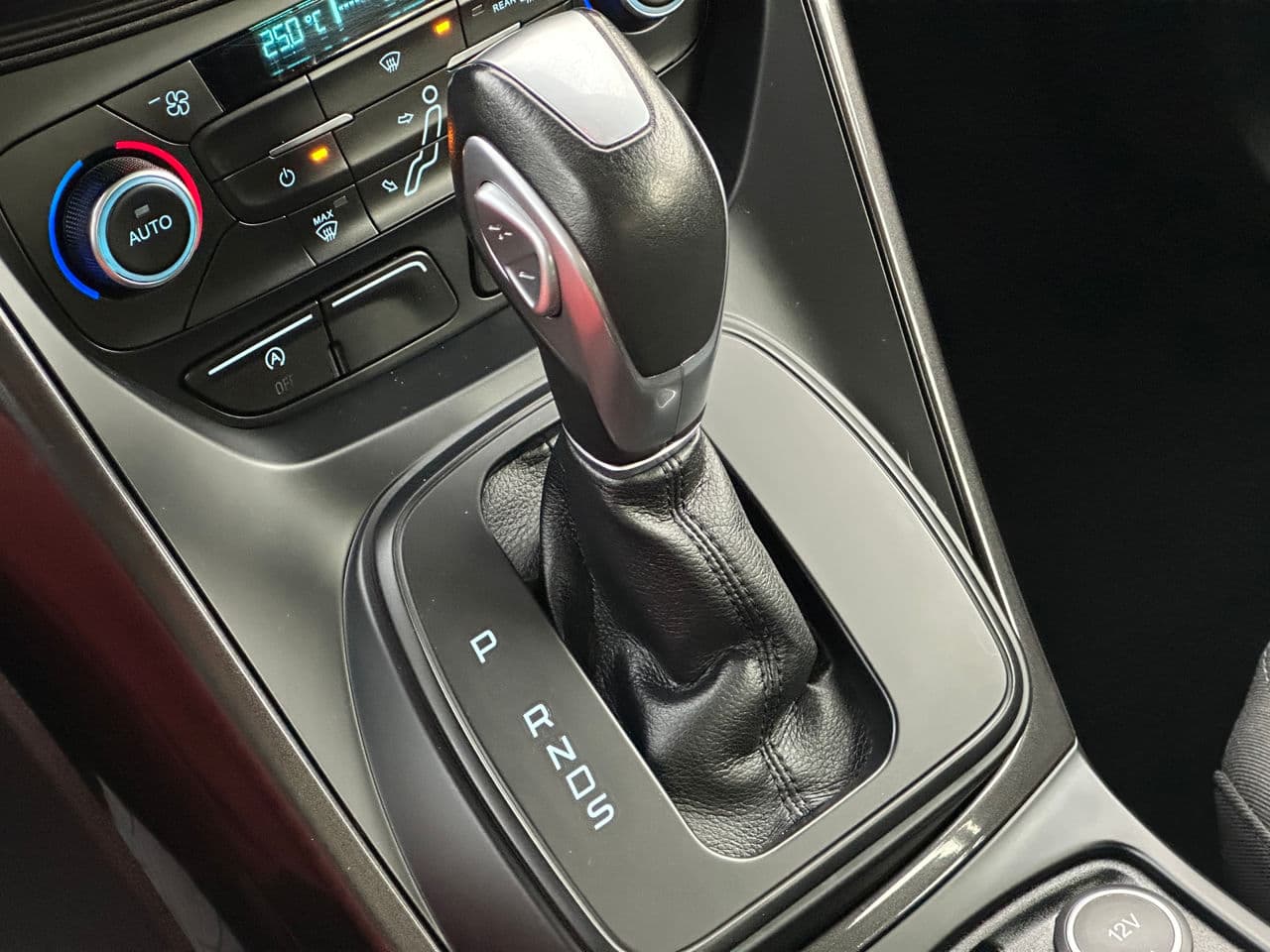 Ford Grand C-MAX 2015 — Миниатюра 12