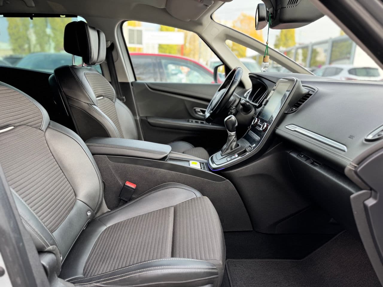 Renault Grand Scenic 2017 — Миниатюра 18