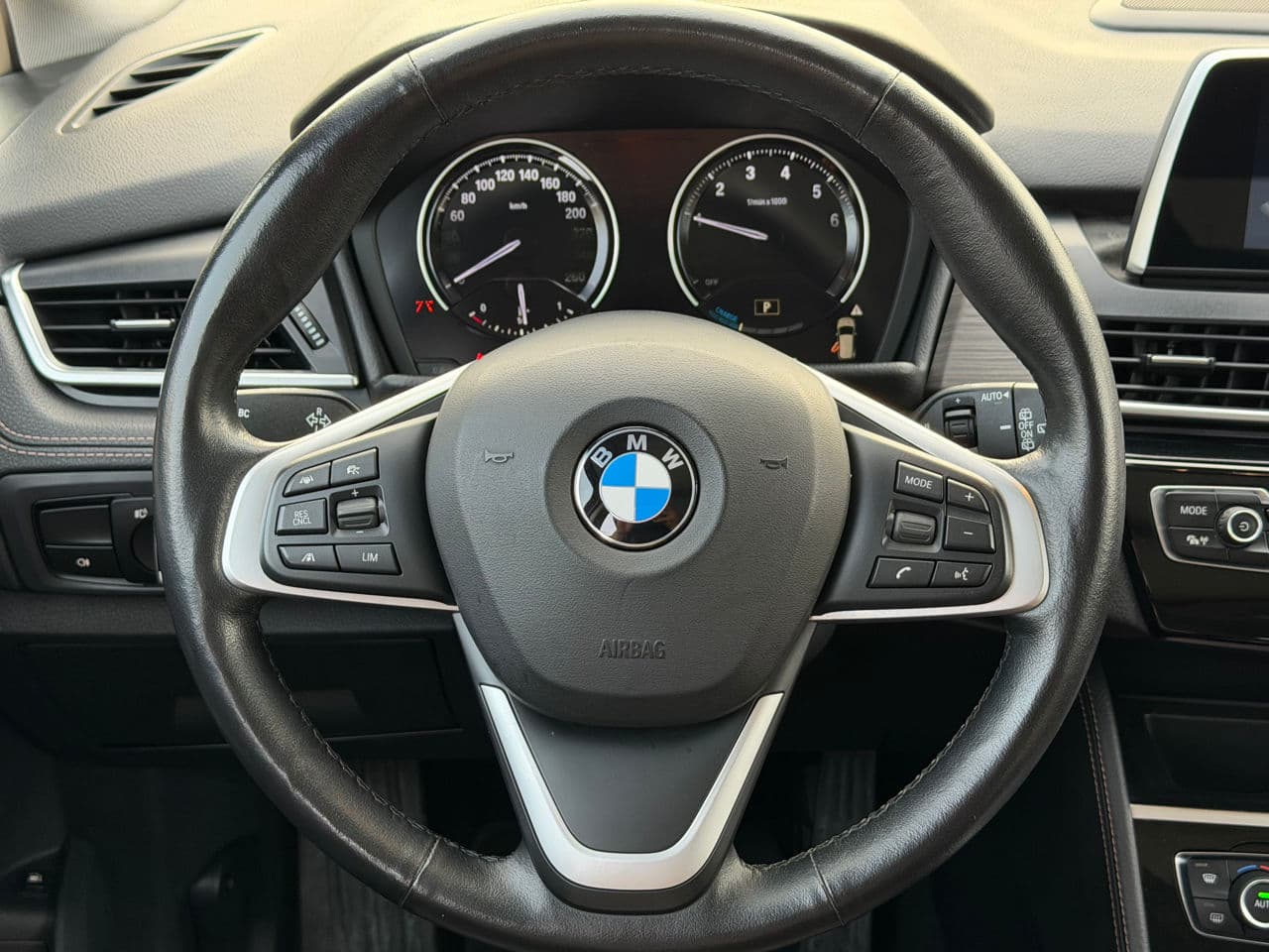 BMW 225XE 2020 — Миниатюра 11