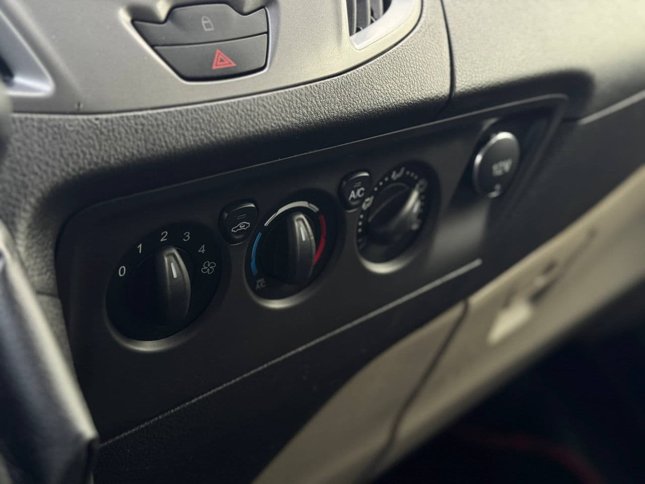 Ford Transit 2015 — Миниатюра 11