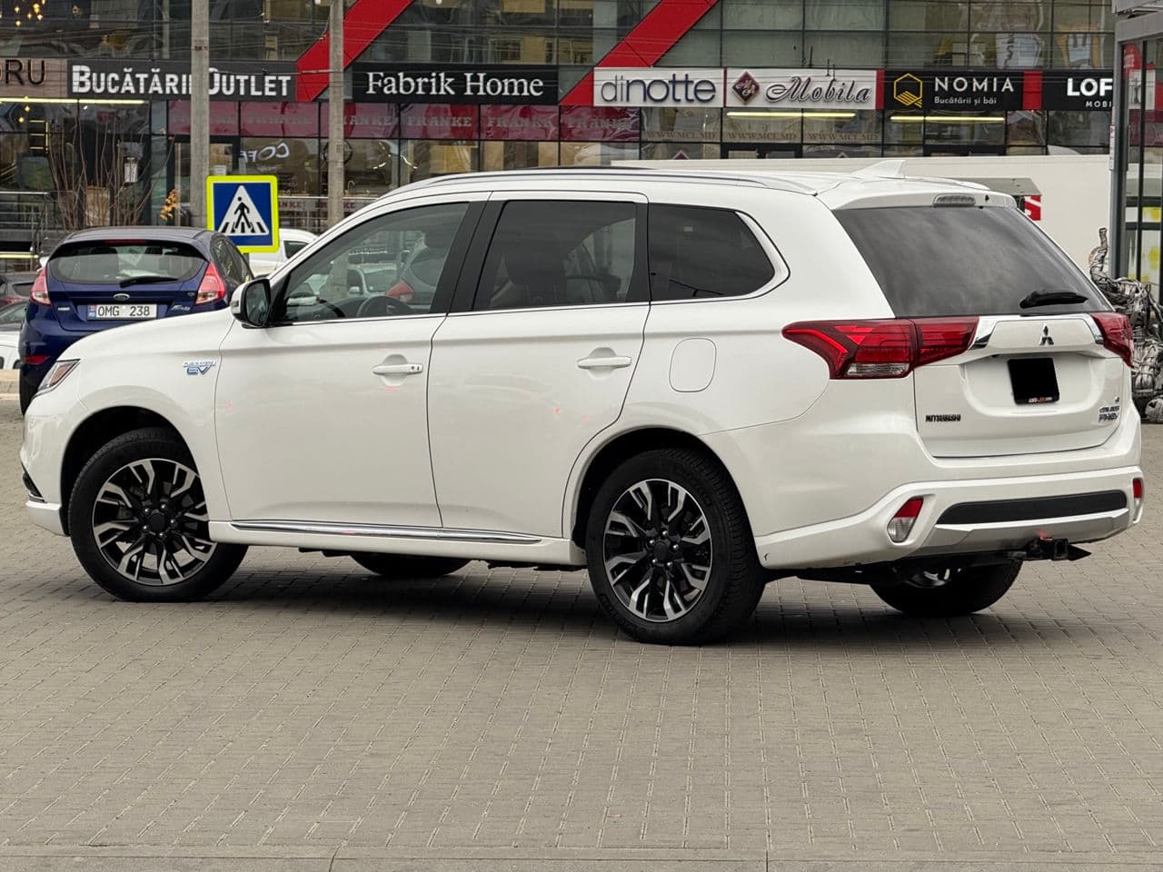 Mitsubishi Outlander 2018 — Миниатюра 4