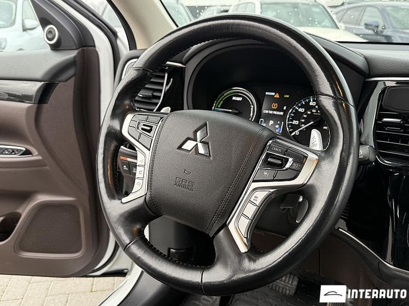 Mitsubishi Outlander 2018 — Миниатюра 7