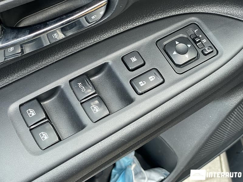 Mitsubishi Outlander 2017 — Миниатюра 6