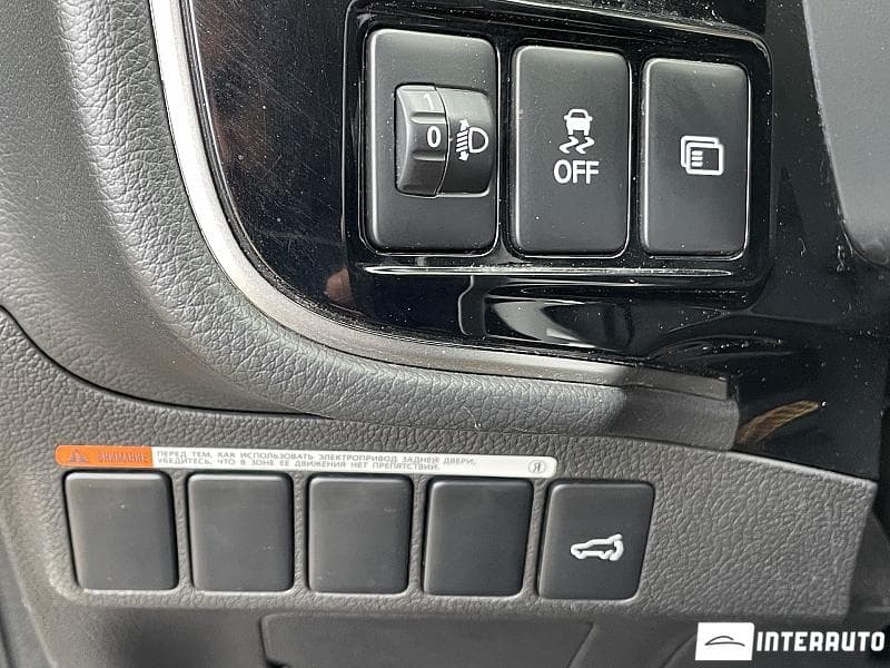 Mitsubishi Outlander 2017 — Миниатюра 9