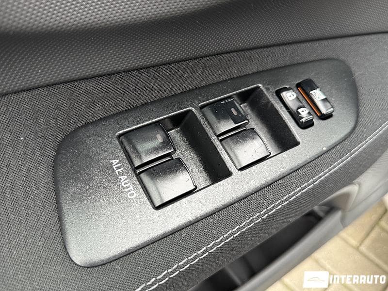 Toyota Auris 2012 — Миниатюра 16