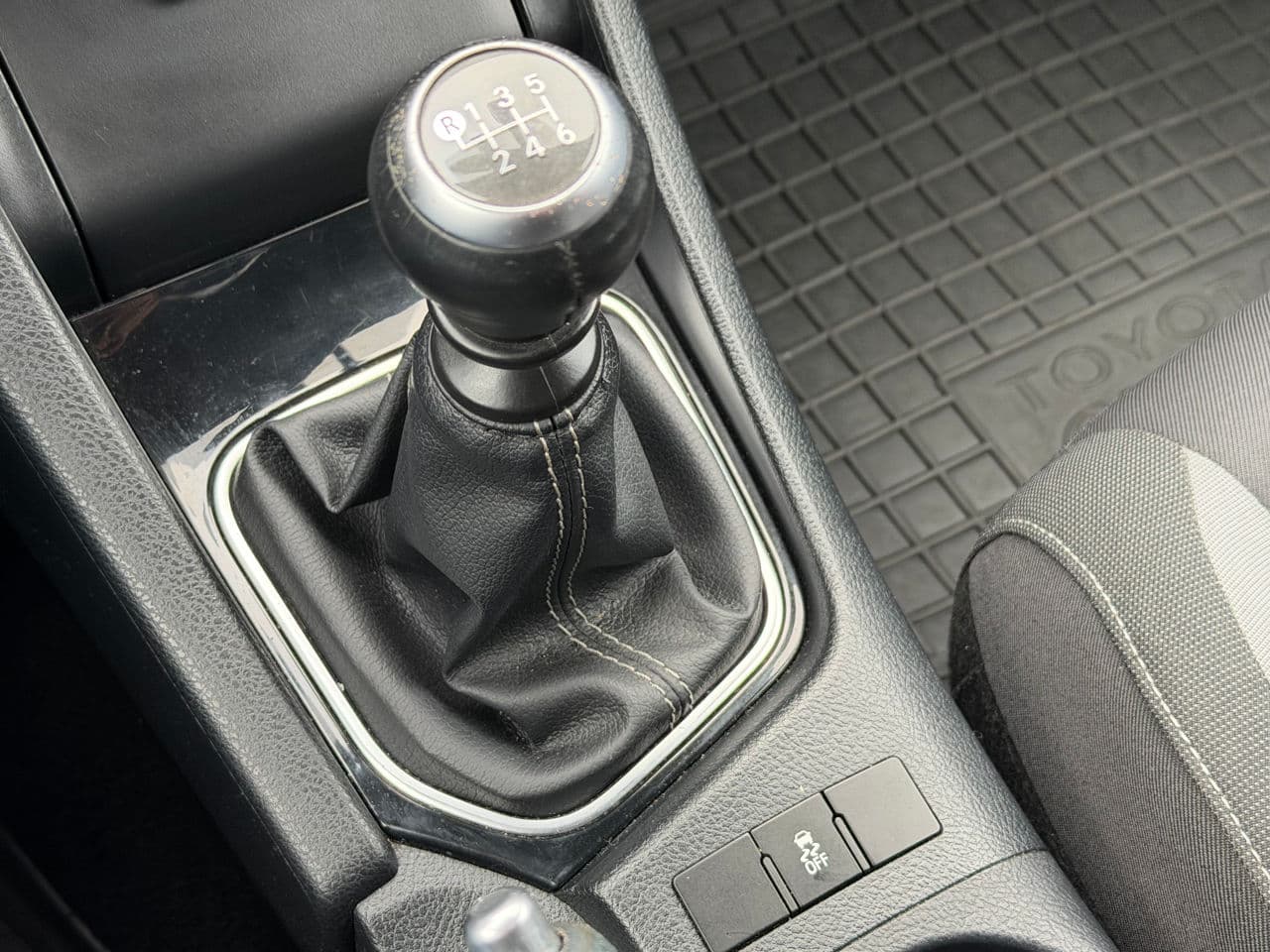 Toyota Auris 2016 — Миниатюра 13