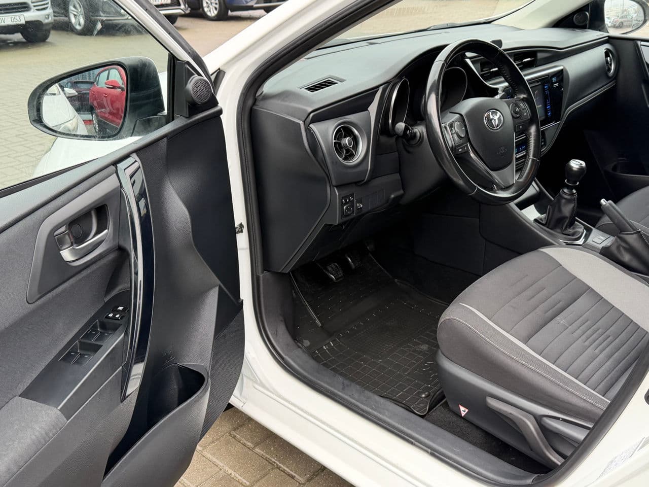 Toyota Auris 2016 — Миниатюра 5