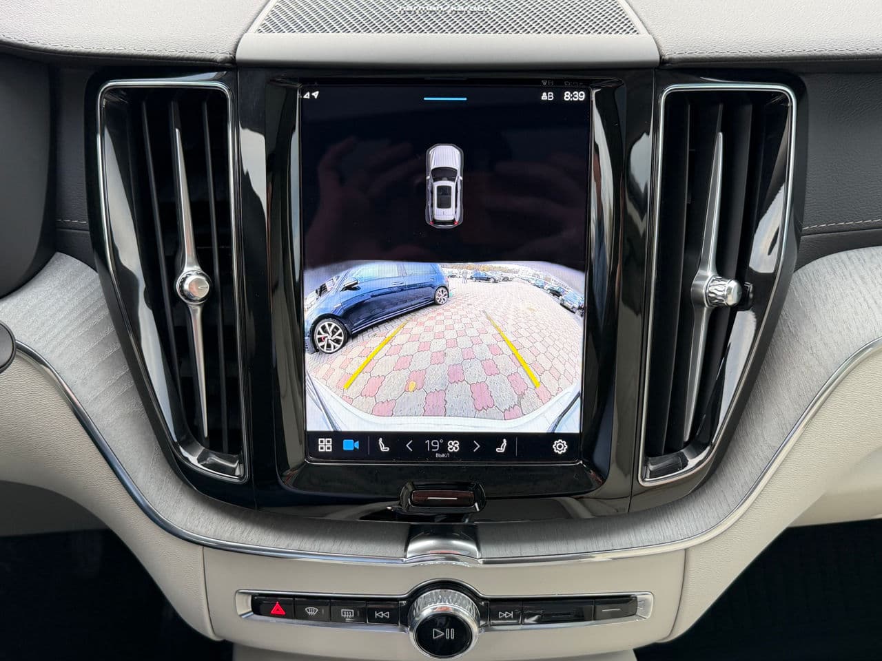 Volvo XC 60 2024 — Миниатюра 13