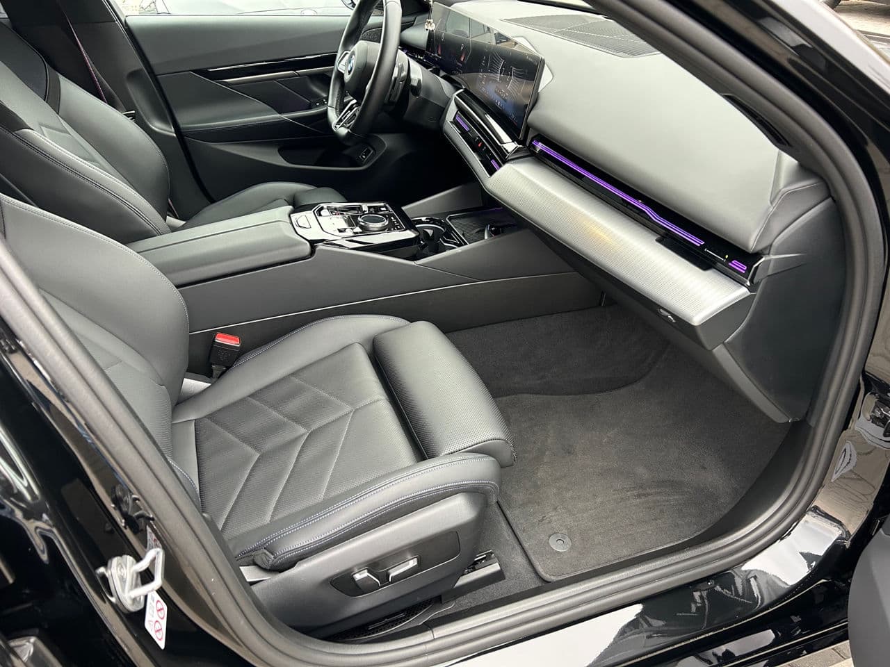 BMW 520 2023 — Миниатюра 18