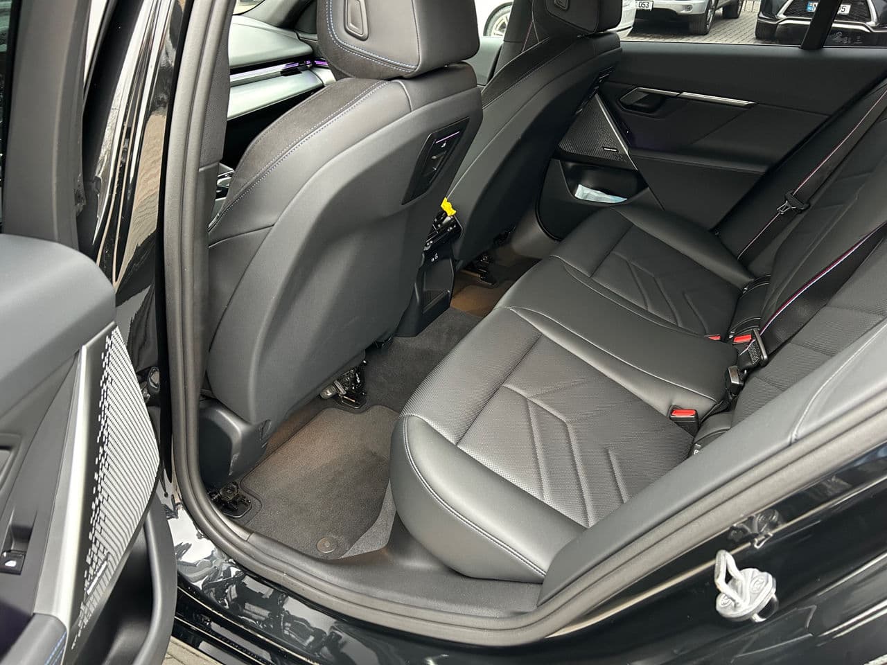 BMW 520 2023 — Миниатюра 19