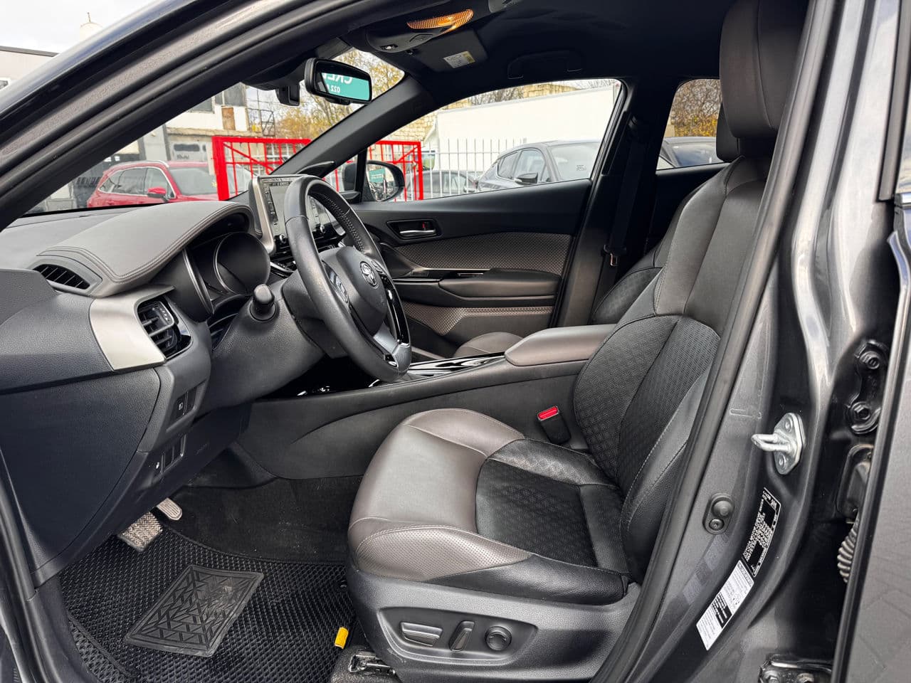 Toyota C-HR 2021 — Миниатюра 6