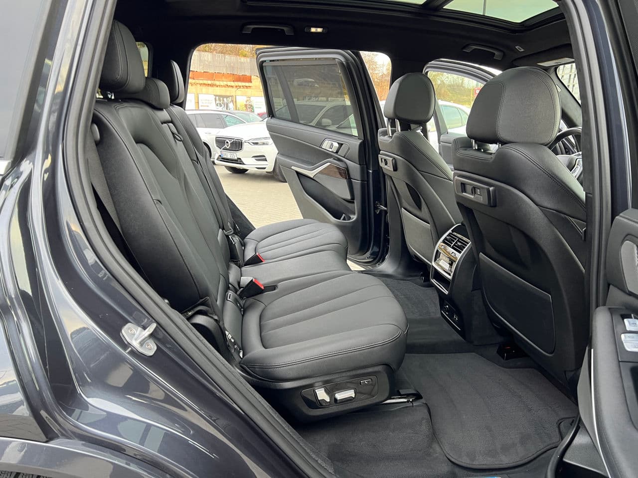 BMW X7 4.0i 2019 — Миниатюра 17