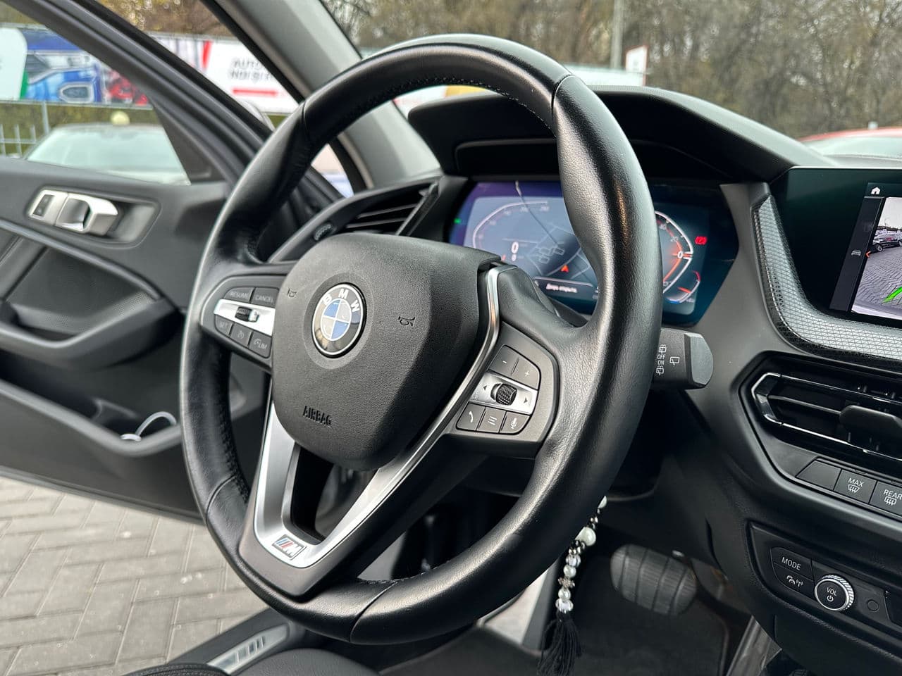 BMW 118 2022 — Миниатюра 11
