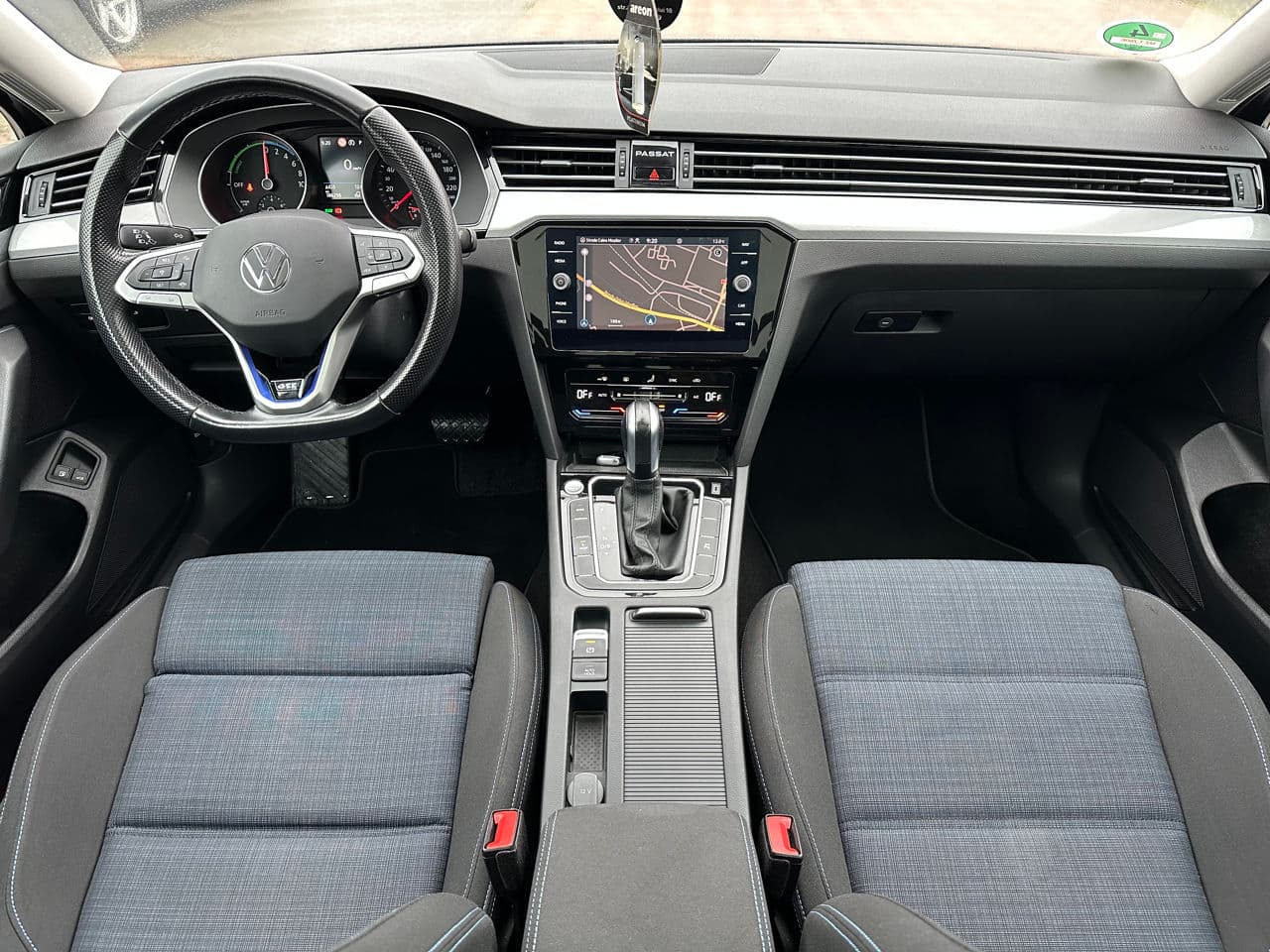 Volkswagen Passat GTE 2021 — Миниатюра 7