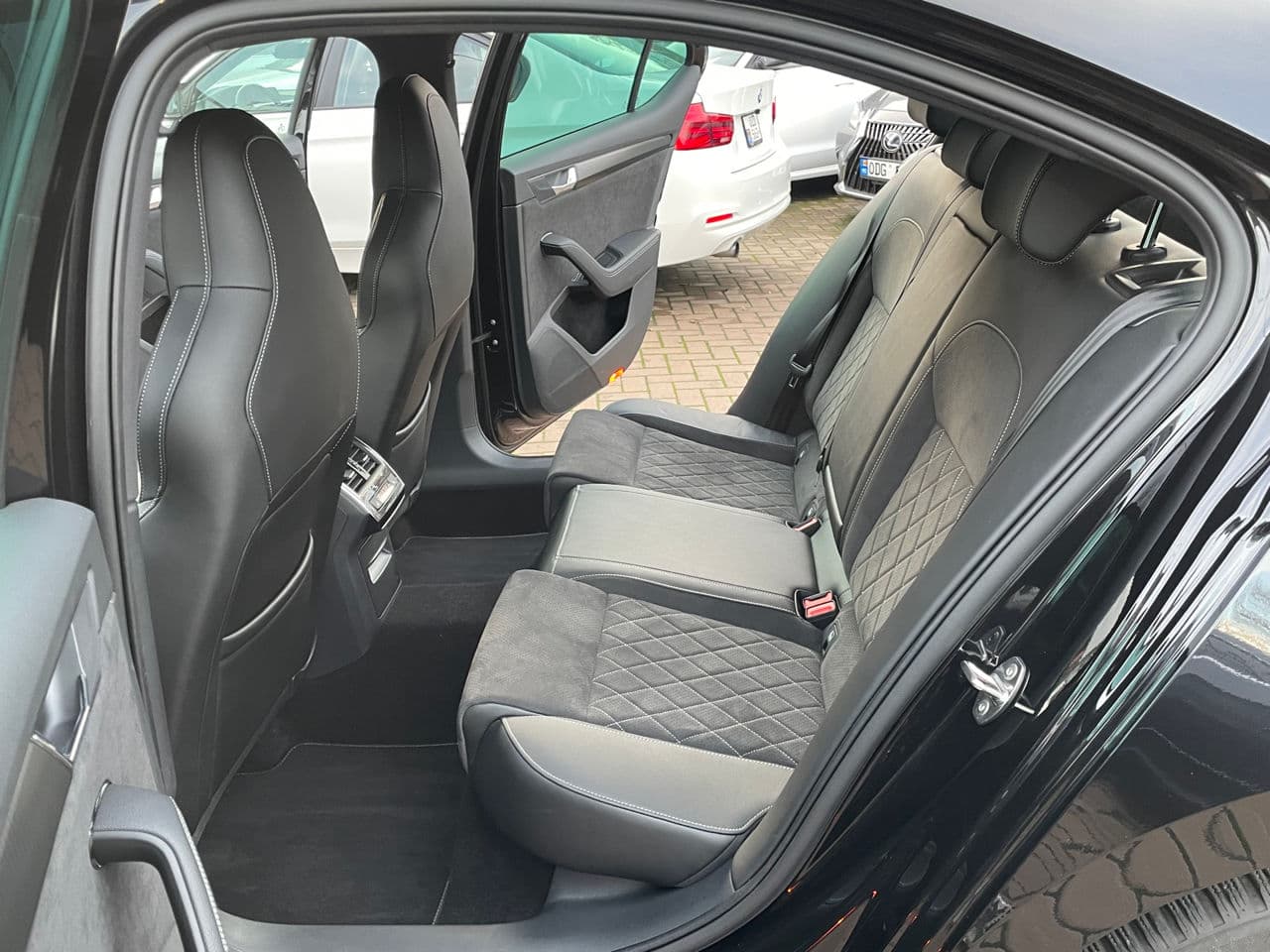 Skoda Superb 2023 — Миниатюра 17
