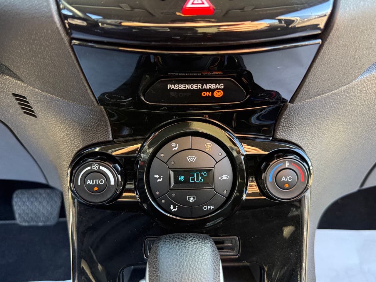 Ford Fiesta 2016 — Миниатюра 10