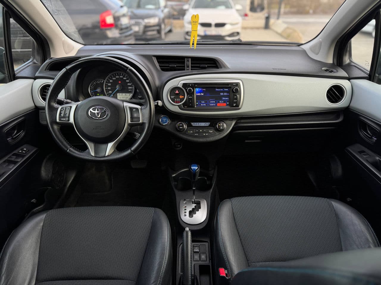Toyota Yaris 2012 — Миниатюра 6