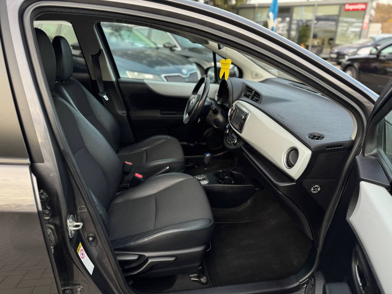 Toyota Yaris 2012 — Миниатюра 15