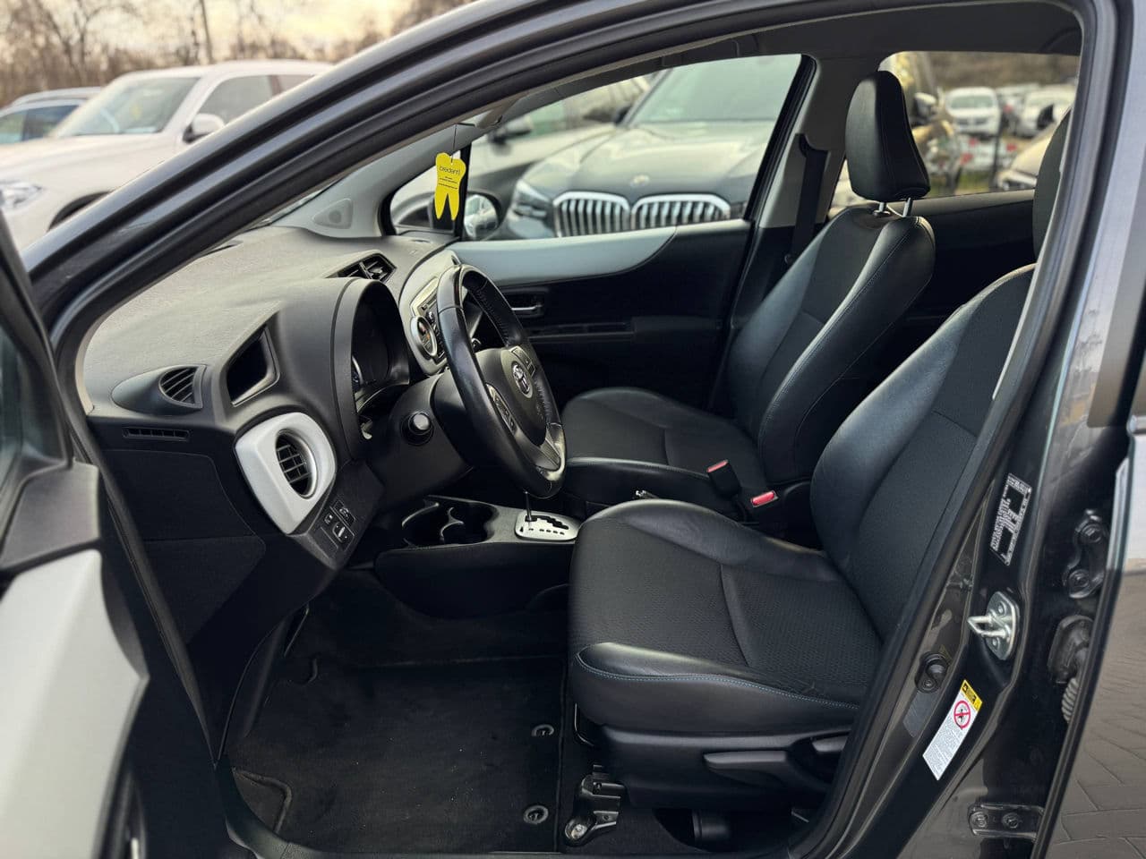 Toyota Yaris 2012 — Миниатюра 5