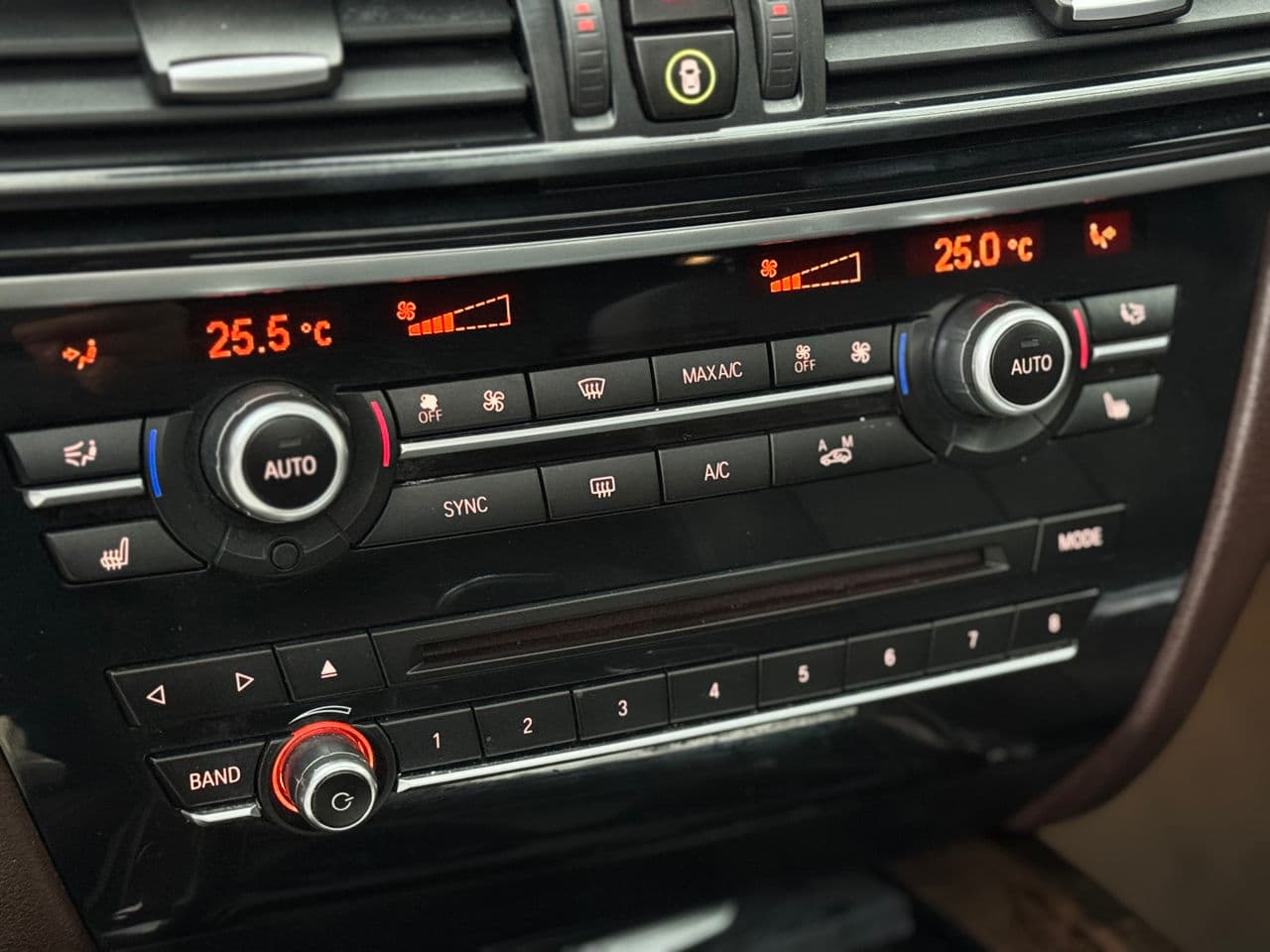 BMW X5 4.0e 2017 — Миниатюра 15