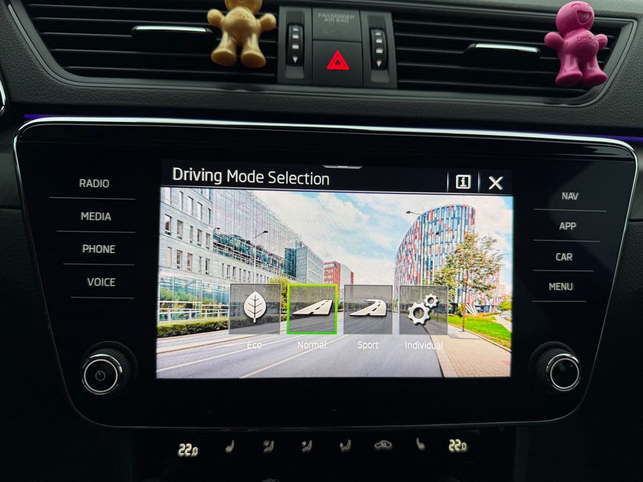 Skoda Superb 2023 — Миниатюра 11