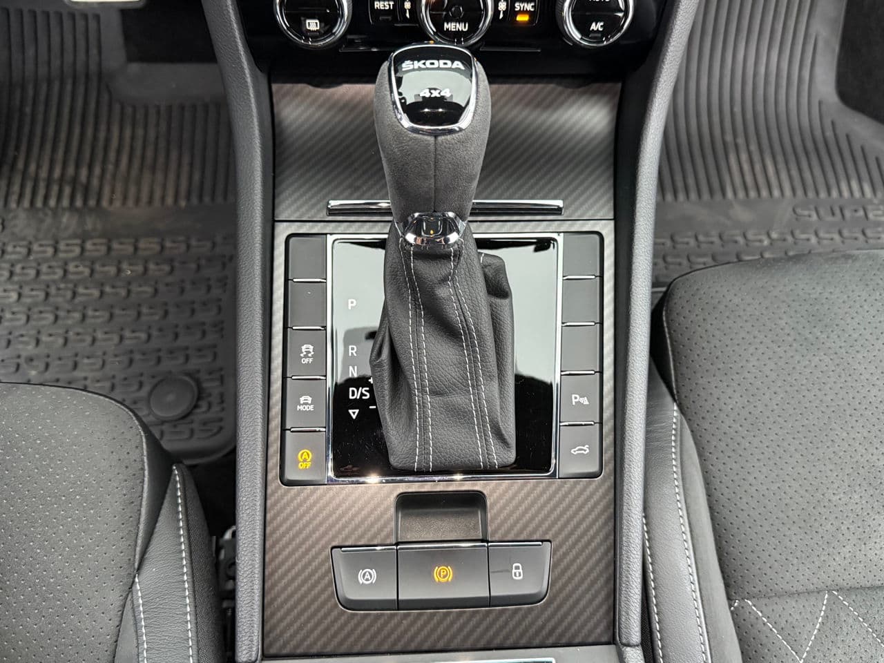 Skoda Superb 2023 — Миниатюра 14