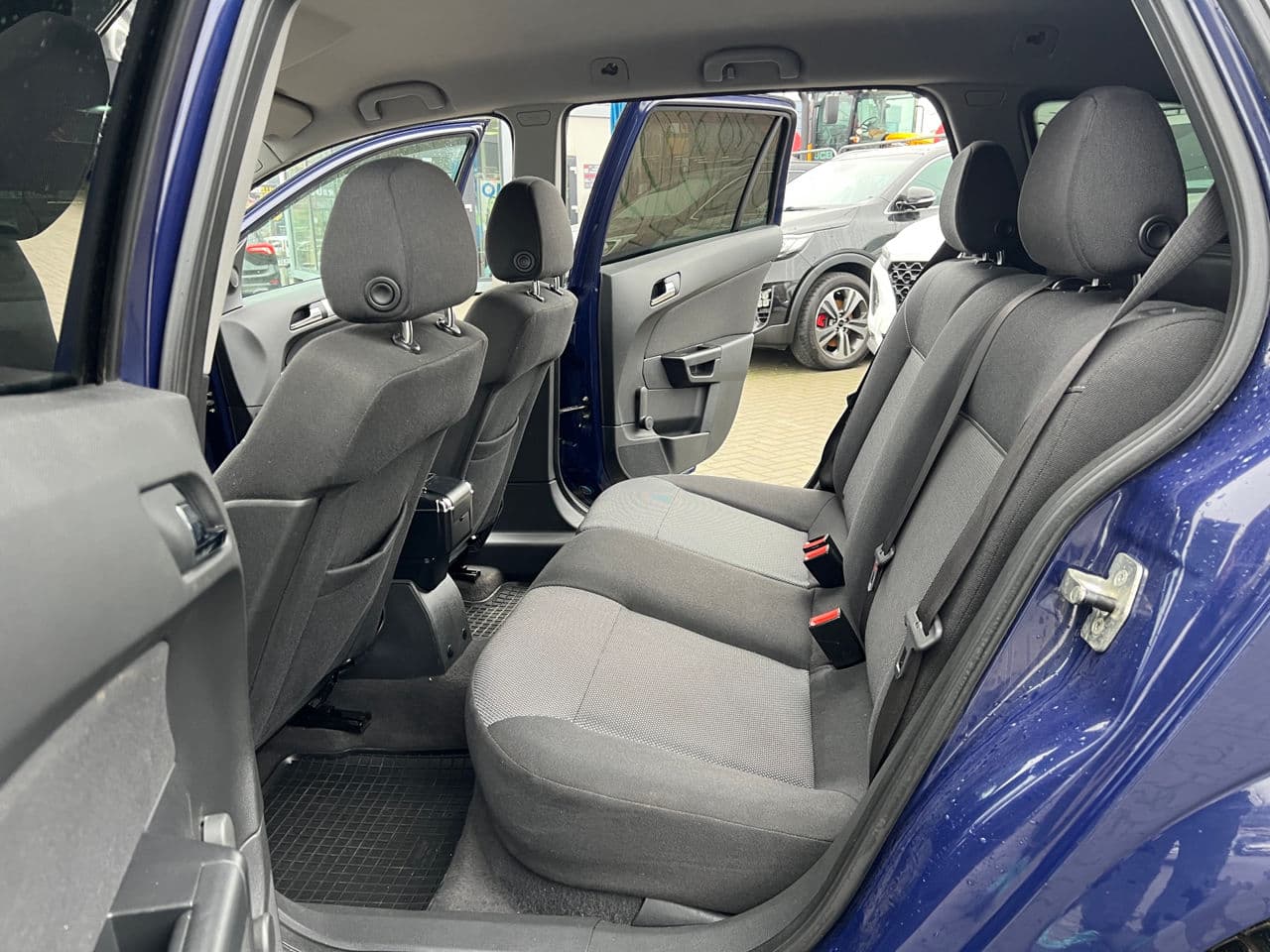 Opel Astra 2010 — Миниатюра 13