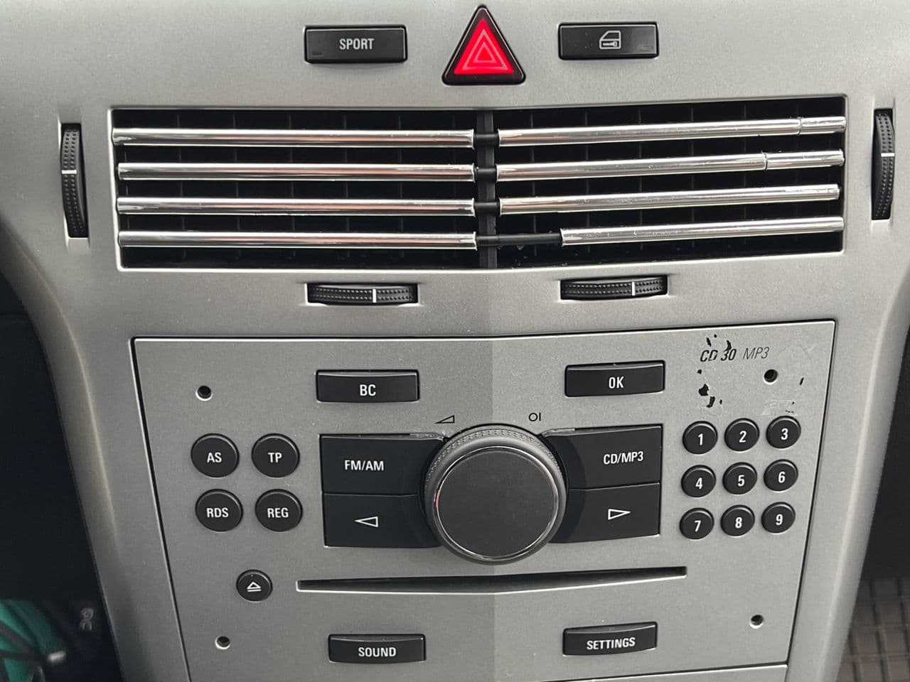 Opel Astra 2010 — Миниатюра 10